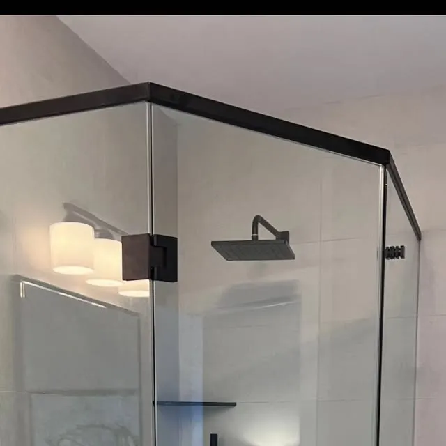 Neo-angle enclosed glass shower with top track